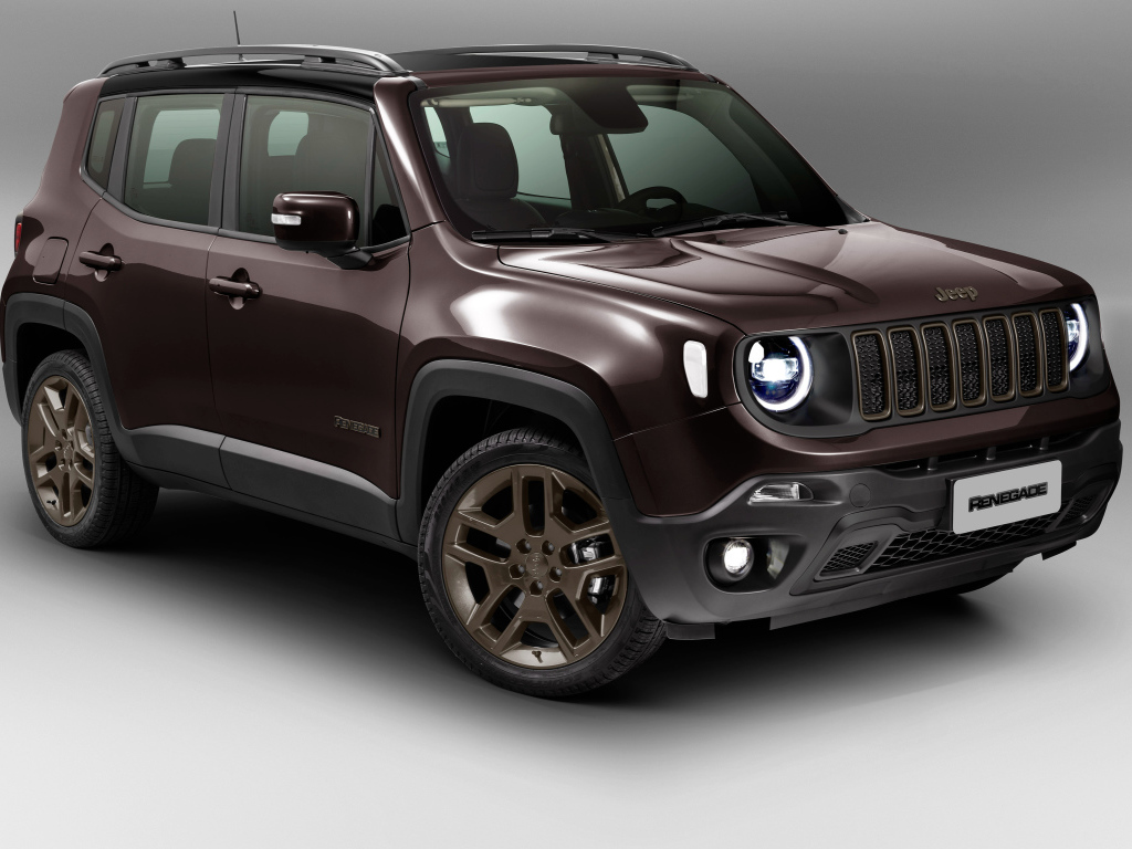Коричневый Jeep Renegade  2018 года на сером фоне