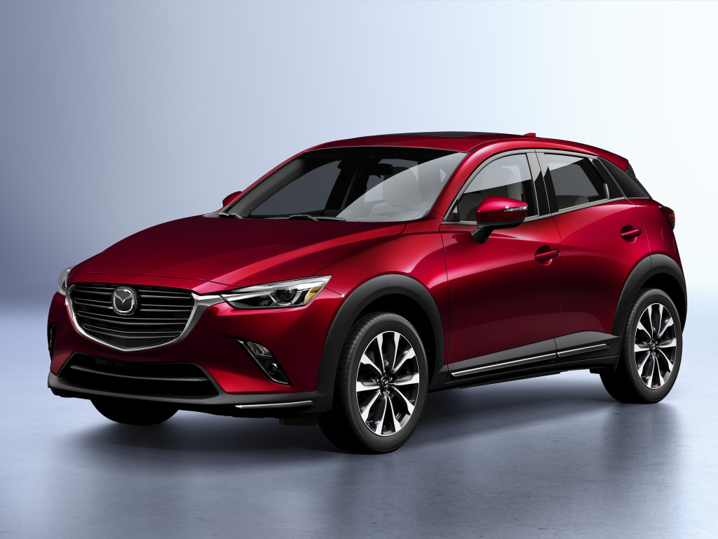 Бордовый внедорожник Mazda CX-3, 2019 года на сером фоне
