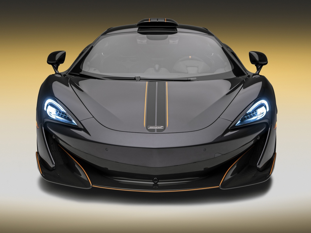 Черный суперкар McLaren 600LT, 2019 года вид спереди