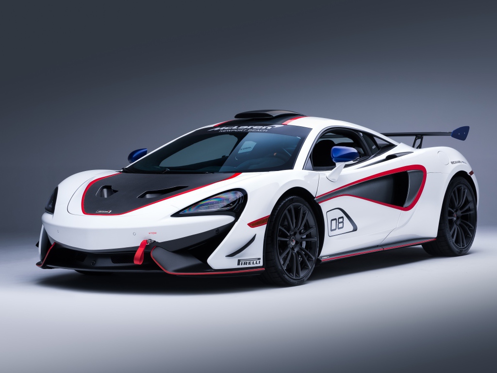 Спортивный автомобиль McLaren MSO X, 2018 на сером фоне