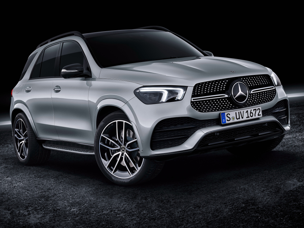 Серебристый Mercedes-Benz GLE 450 2019 года