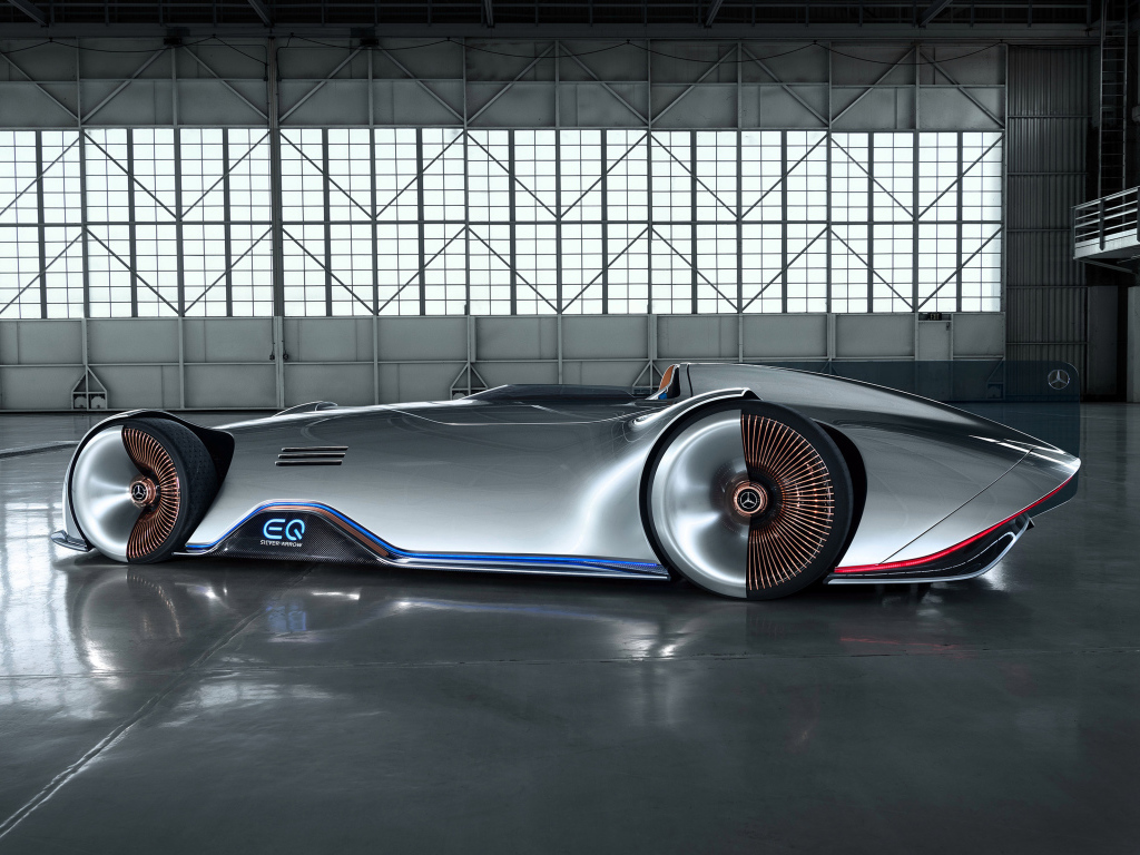 Серебристый футуристический автомобиль Mercedes-Benz Vision EQ 2018
