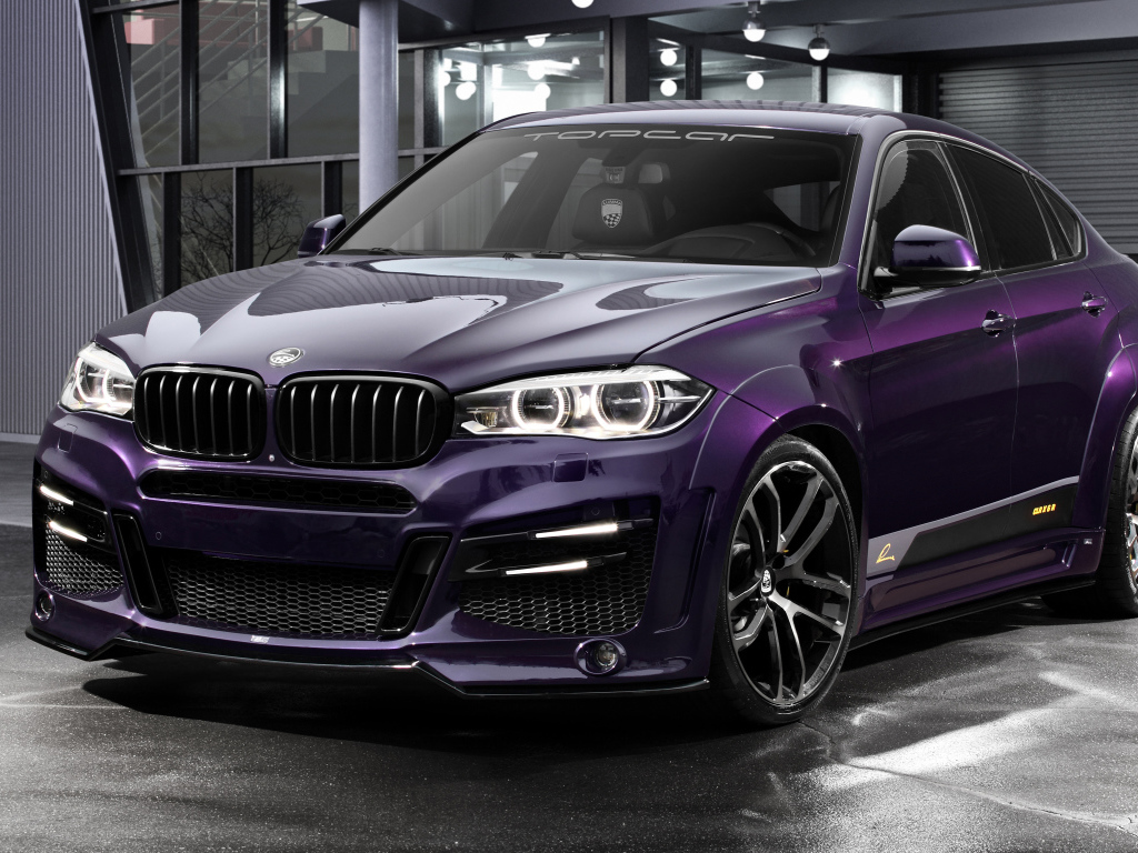 Автомобиль Lumma Design CLR X6R в гараже