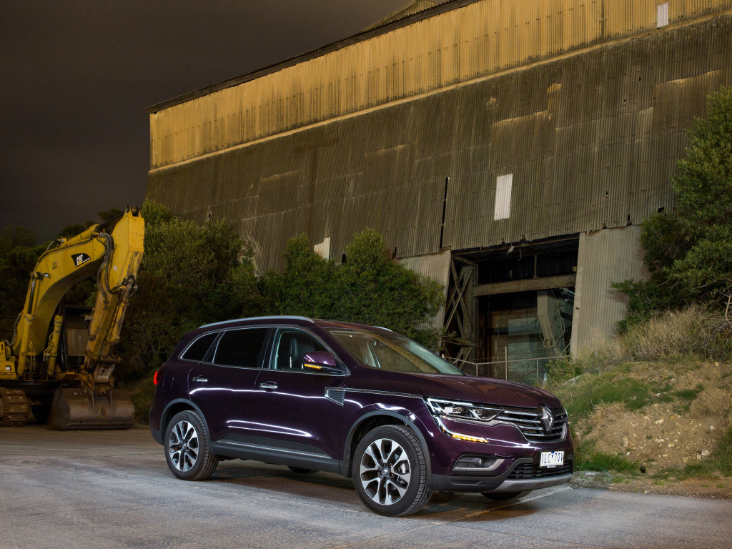 Фиолетовый внедорожник Renault Koleos