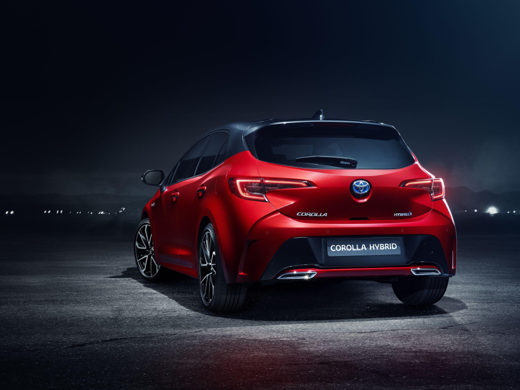 Внедорожник Toyota Corolla Hybrid, 2018 года вид сзади 