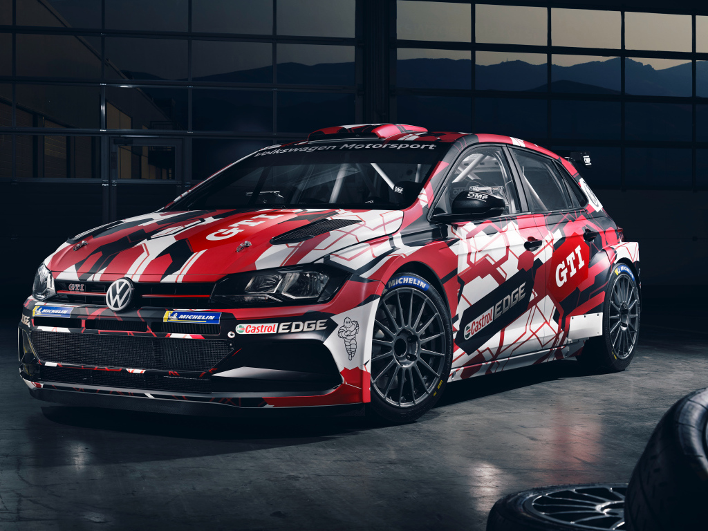 Спортивный автомобиль Volkswagen Polo GTI R5 в гараже