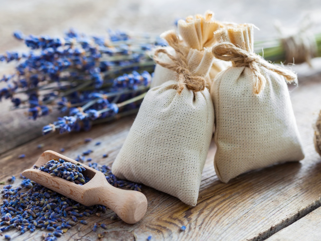 Маленькие мешочки с ароматными сухоцветами лаванды