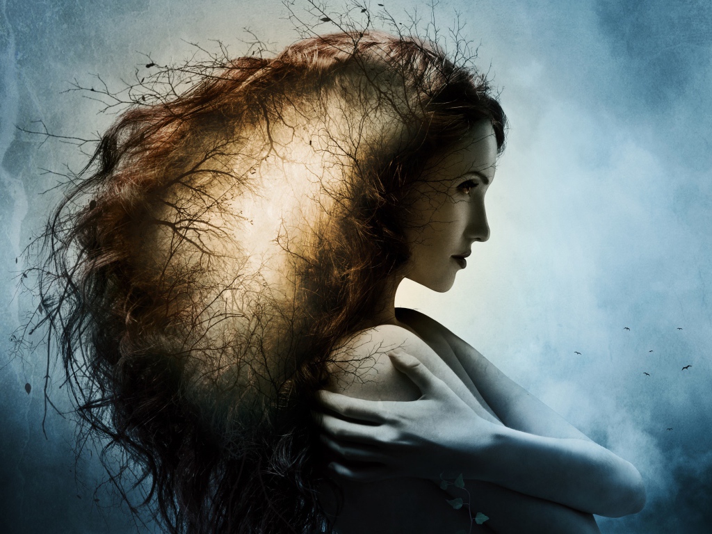 Красивая девушка с волшебными волосами