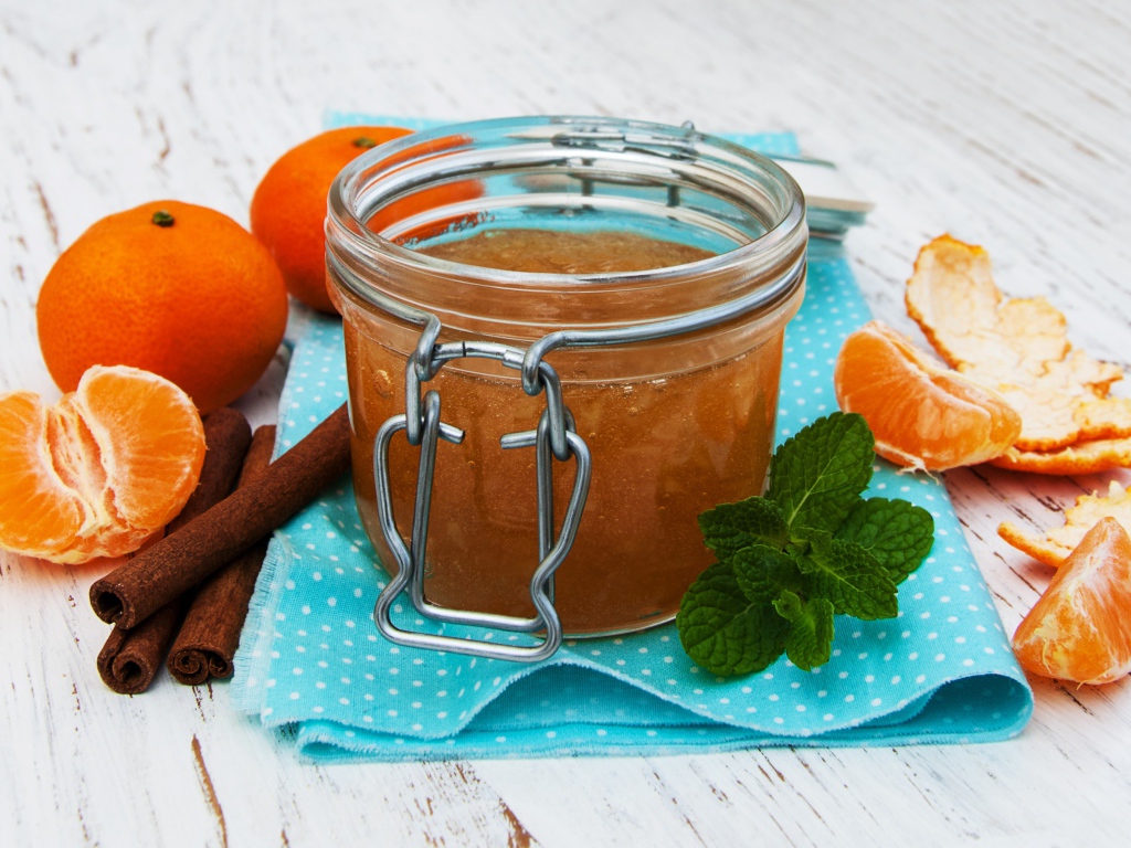 Апельсиновый джем с корицей на салфетке