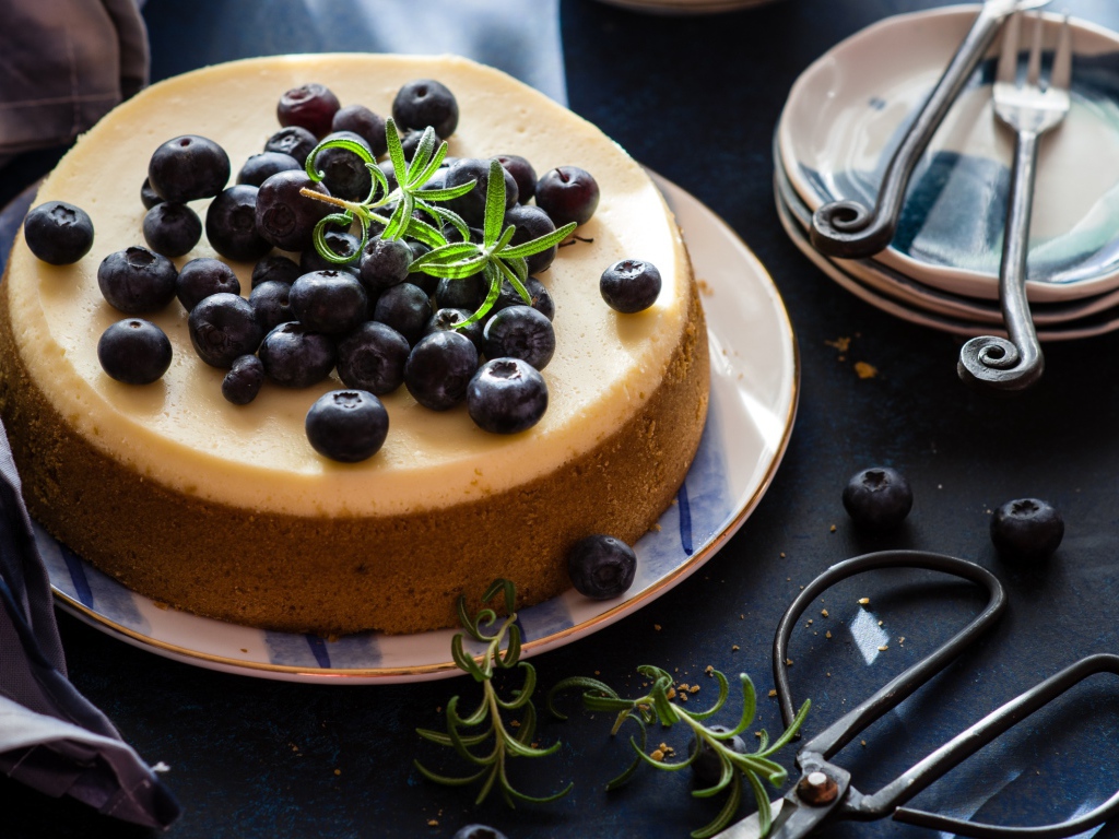 Аппетитный пирог с ягодами черники