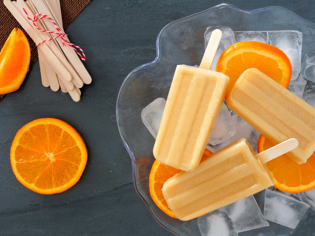Апельсиновое мороженое на палочке
