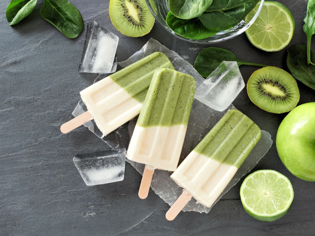 Освежающее фруктовое мороженое с лаймом и яблоком