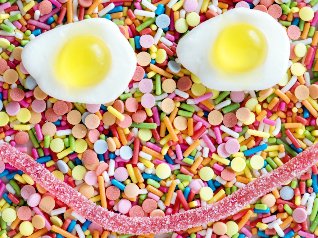 Сладкая улыбка из конфет 