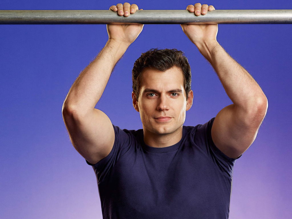 Красивый спортивный актер Генри Кавилл