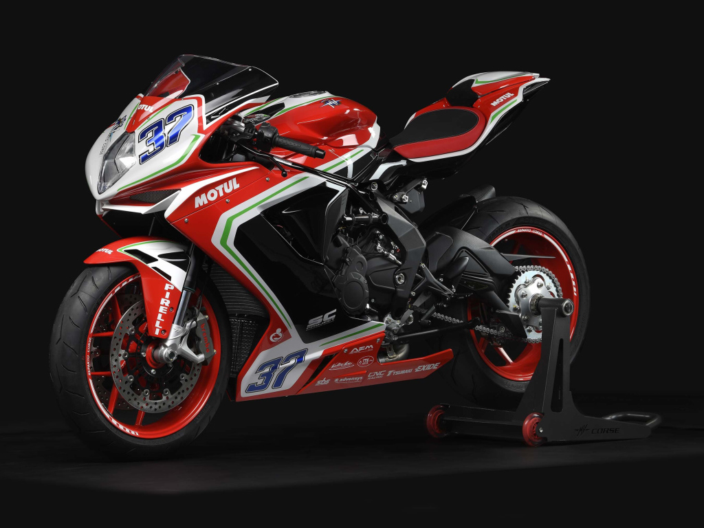 Красный спортивный мотоцикл  Agusta F3 675 RC, 2019 года