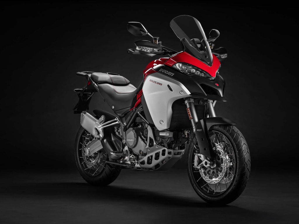 Мотоцикл Ducati Multistrada 1260 Enduro, 2019 года на сером фоне