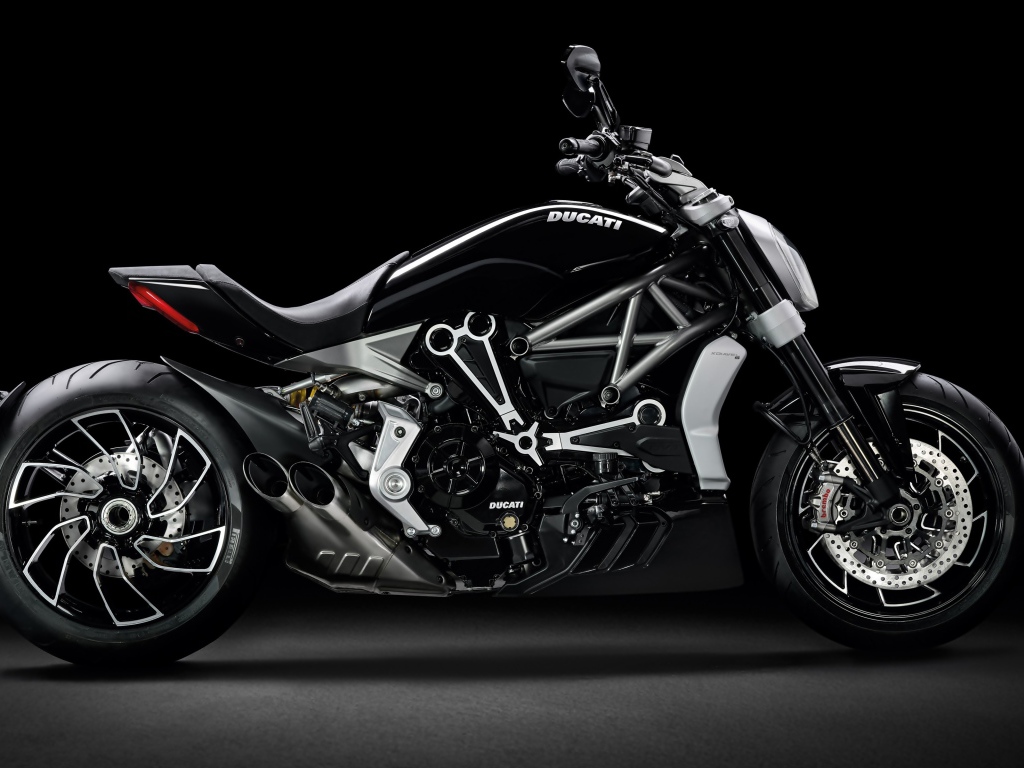 Мотоцикл Ducati XDiavel S на черном фоне