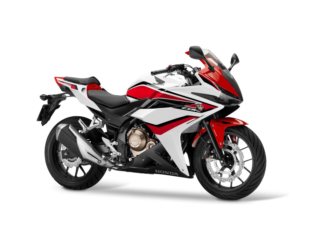 Мотоцикл Honda CBR500R на белом фоне
