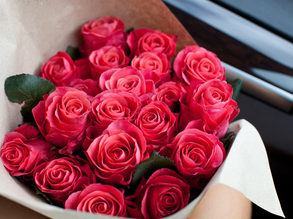 Большой красивый букет розовых роз