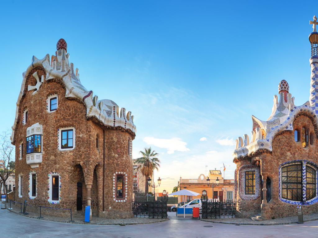 Красивый парк  Гуэль, Барселона. Испания