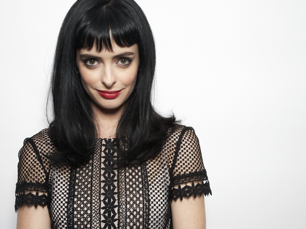 Американская актриса Кристен Риттер на сером фоне