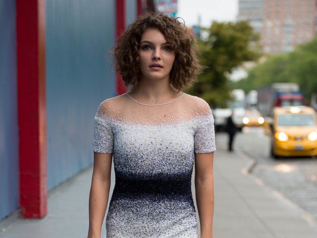 Красивая актриса Камрен Бикондова