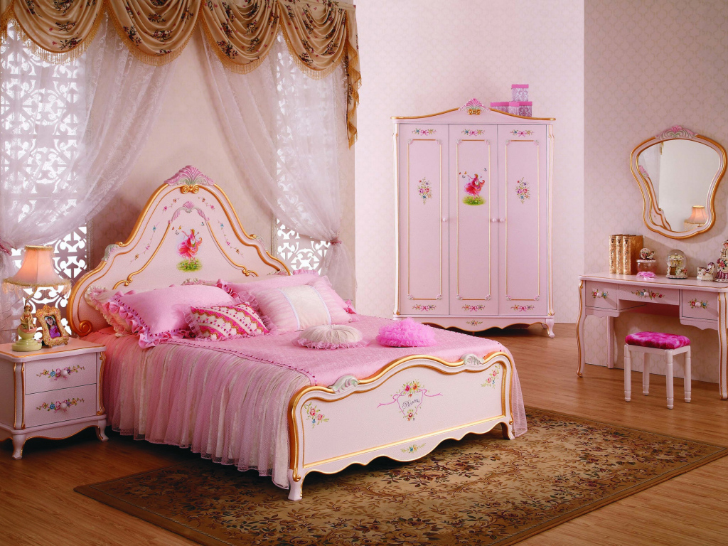 Красивая детская спальня для девочки в розовом платье