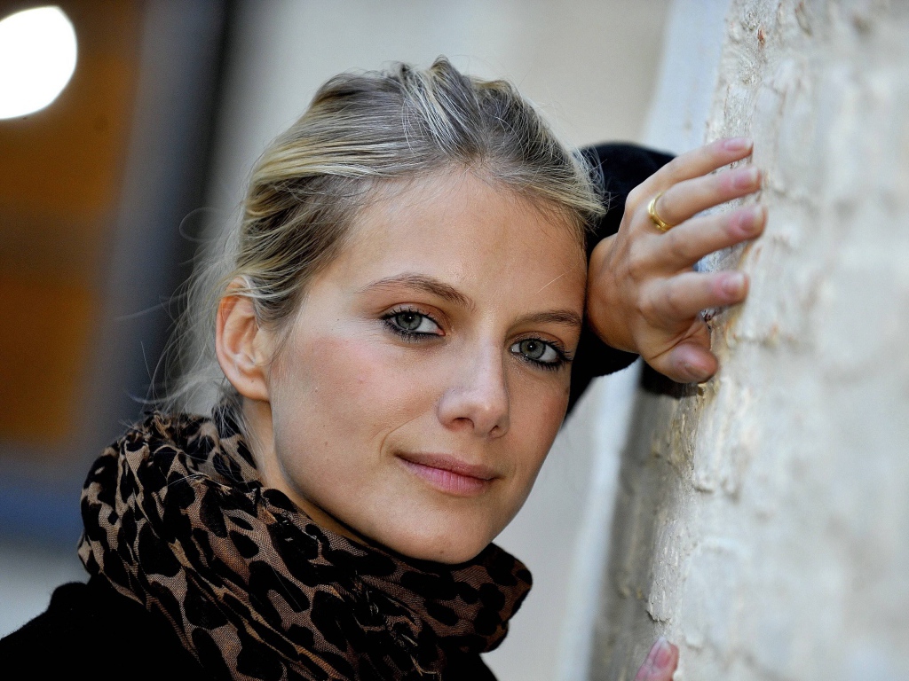Beautiful green-eyed actress Melanie Lauran