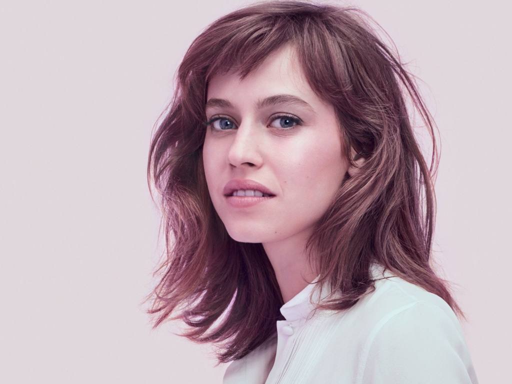 Французская актриса  Лу де Лааж