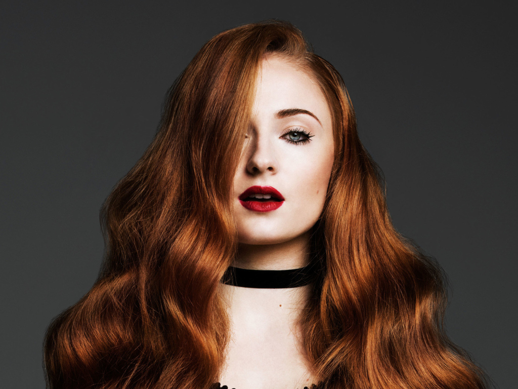 Горячая яркая девушка, актриса Софи Тёрнер