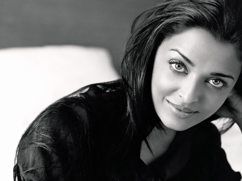 Индийская актриса Айшвария Рай, черно - белое фото