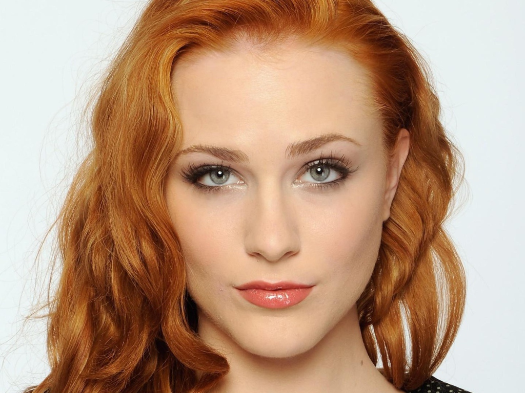 Рыжеволосая актриса Эван Рэйчел Вуд лицо крупным планом