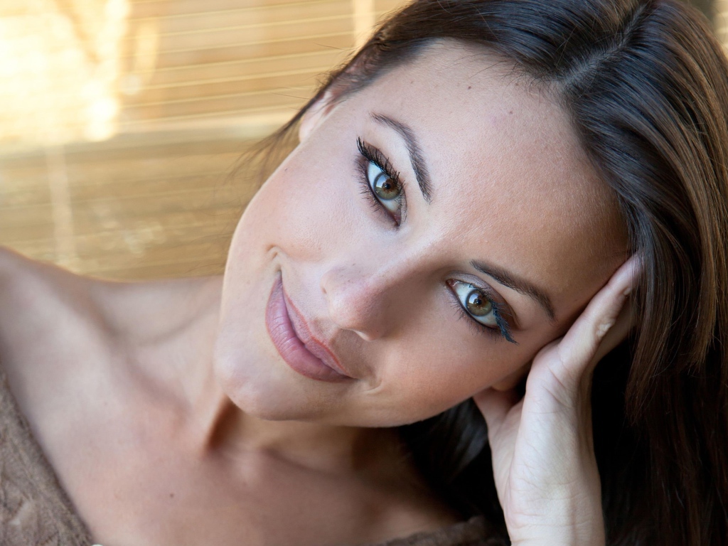 Нежная зеленоглазая актриса Лорена Гарсия