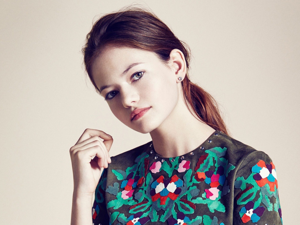 Молодая актриса Маккензи Фой 