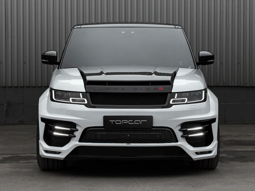 Внедорожник Lumma CLR RS 2019 года на фоне серой стены