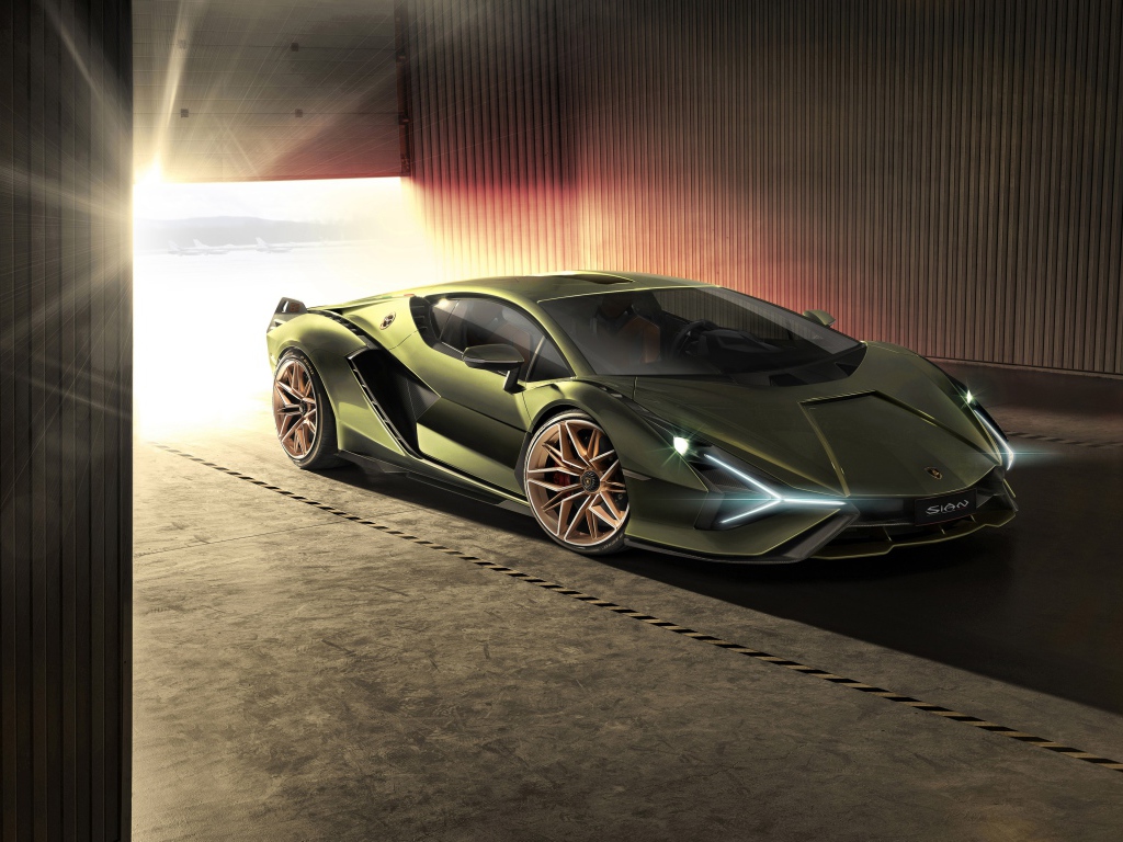 Автомобиль Lamborghini Sian 2019 года в гараже