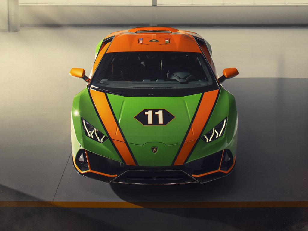Быстрый Lamborghini Huracan EVO GT, 2020 года вид спереди 