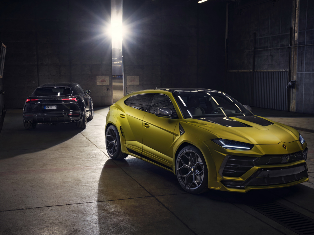 Два автомобиля Novitec Lamborghini Urus Esteso 2019 года в гараже