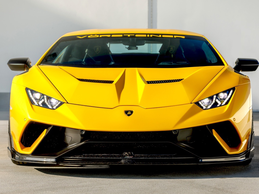 Желтый быстрый Lamborghini Huracan, 2019 года