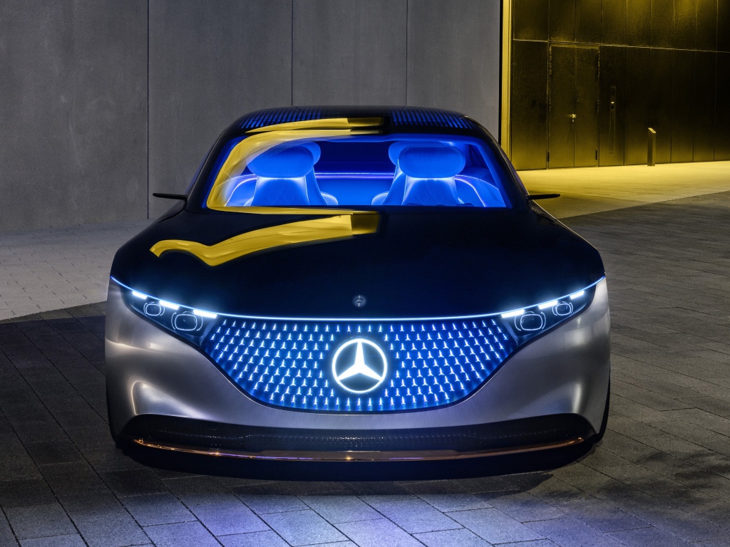 Автомобиль Mercedes-Benz Vision EQS 2019 года с неоновой подсветкой