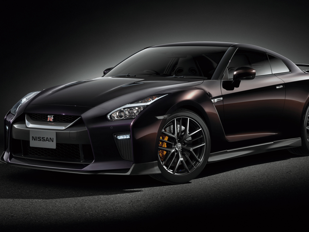 Автомобиль Nissan GT-R Naomi Osaka 2019 на сером фоне