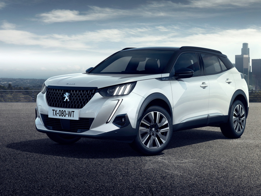 Стильный серебристый внедорожник Peugeot 2008 GT Line, 2019 года