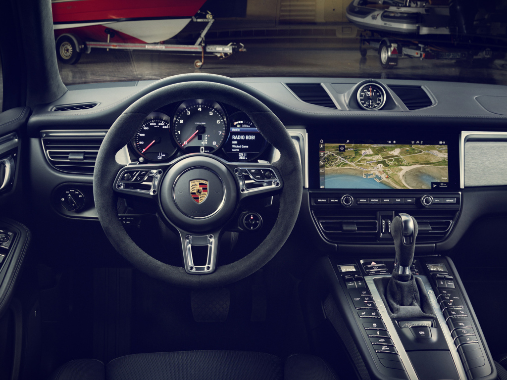 Красивый салон автомобиля Porsche Macan 2019 года