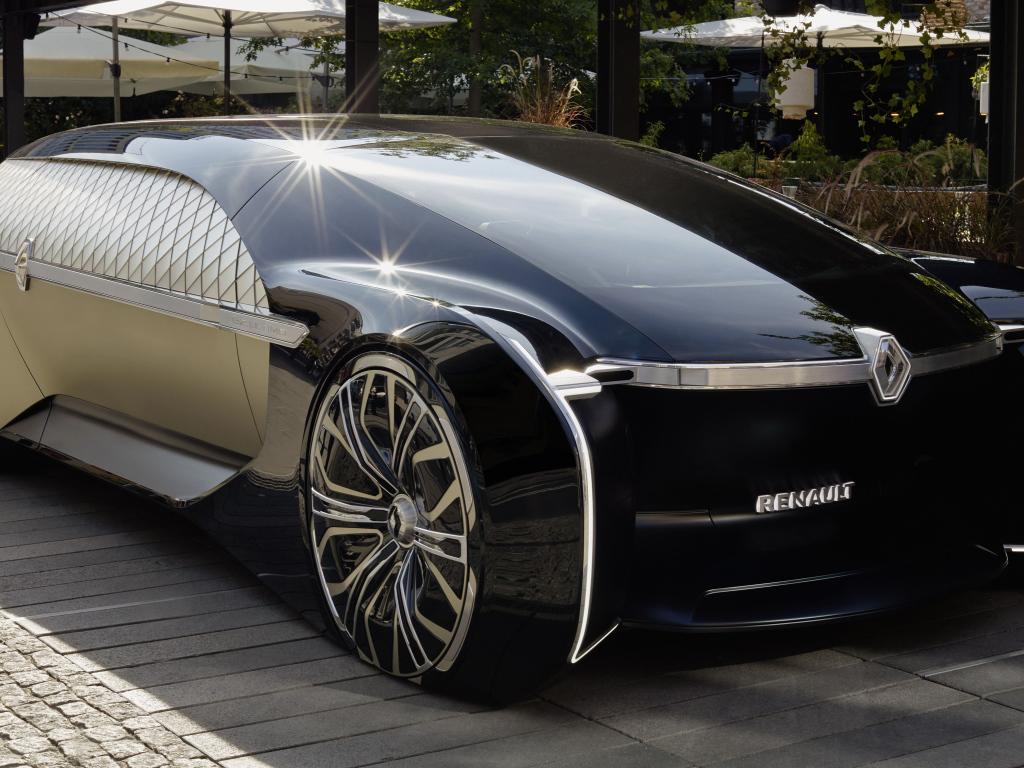 Красивый автомобиль Renault EZ-Ultimo 2018 года у кафе