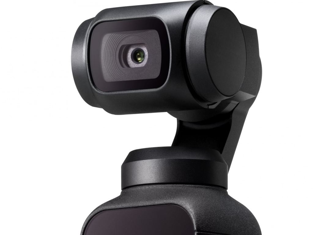 Миниатюрная карманная камера DJI Osmo Pocket, 2019 года на белом фоне
