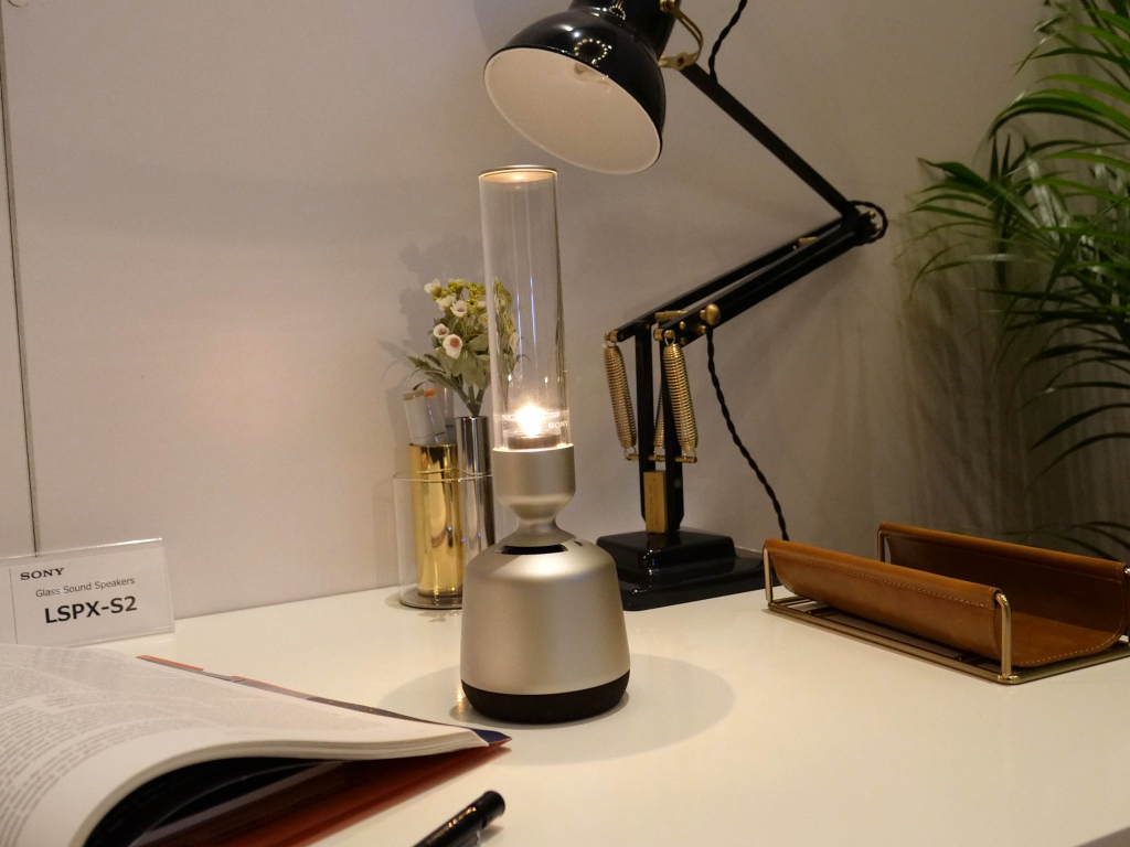 Стеклянная беспроводная колонка  Sony LSPX-S2, CES 2019