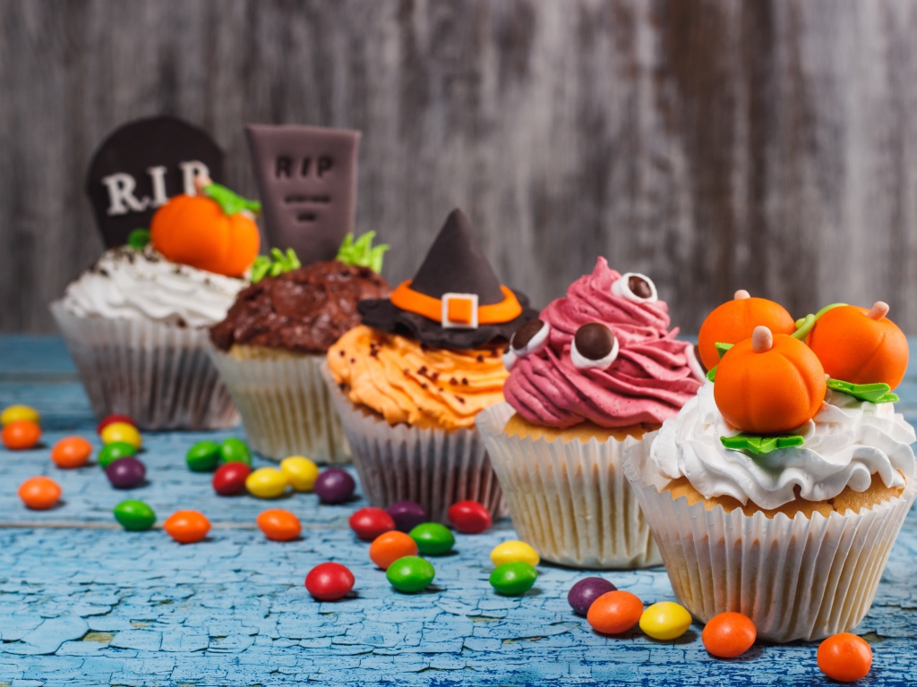 Кексы с кремом угощения на праздник Хэллоуин 