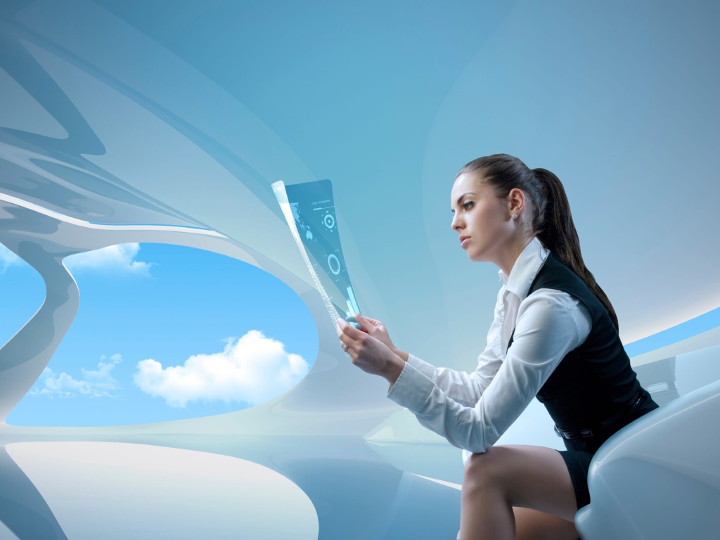 Стильная девушка с электронной газетой 