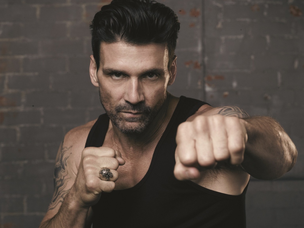 Американский актер Фрэнк Грилло занимается спортом