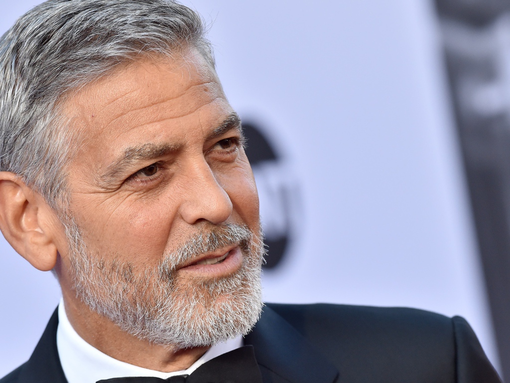 Красивый стильный мужчина, актер Джордж Клуни